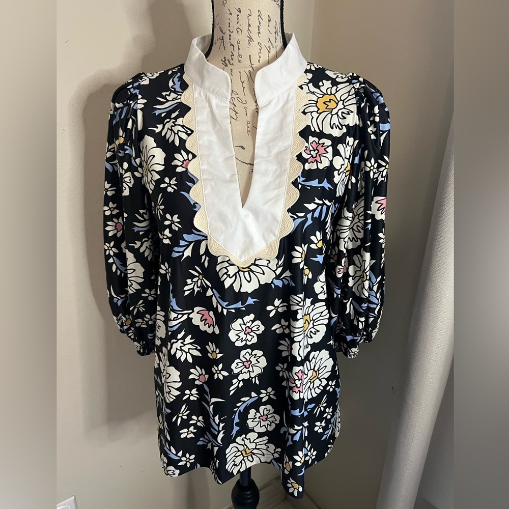 Chic Floral Women's Blouse - Black and White